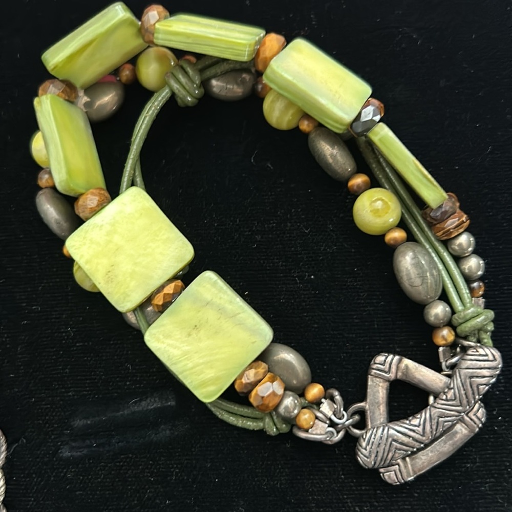 SILPADA Genuine Mother of Pearl Earrings Retired Vintage Green/Yellow - Picture 5 of 7